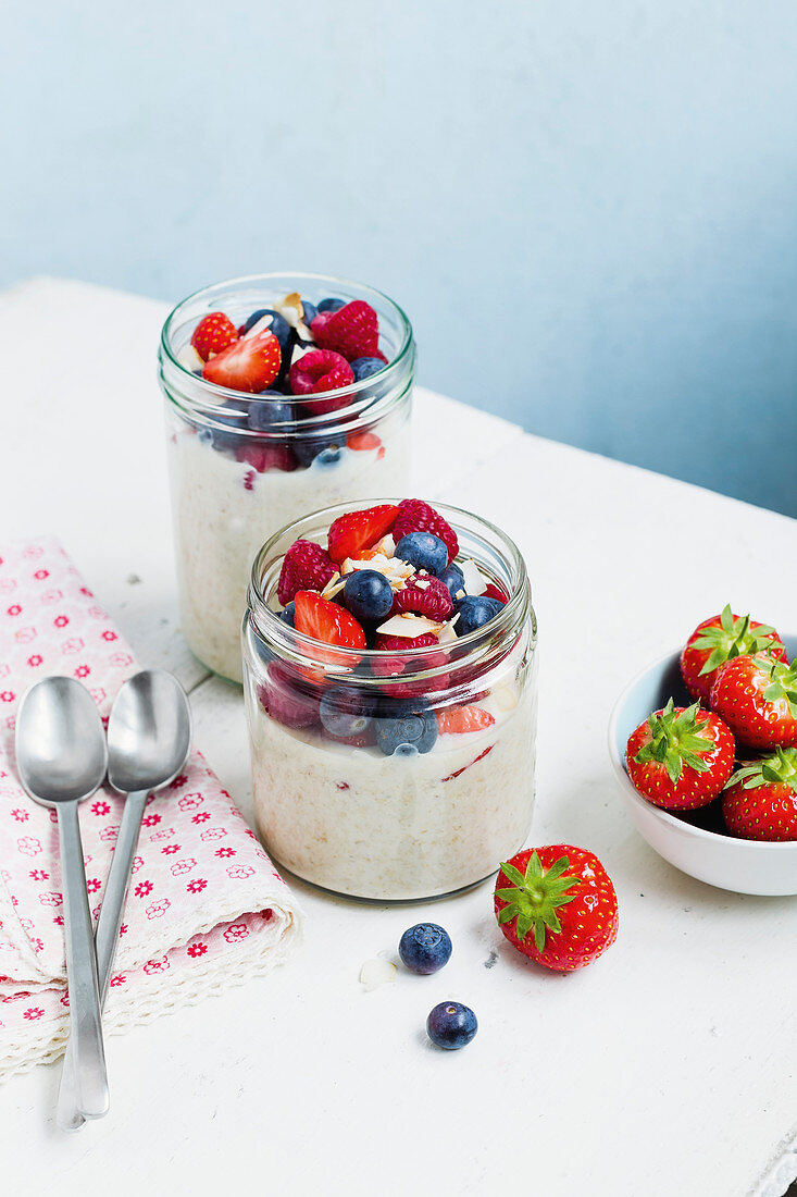 Overnight Oats mit frischen Beeren