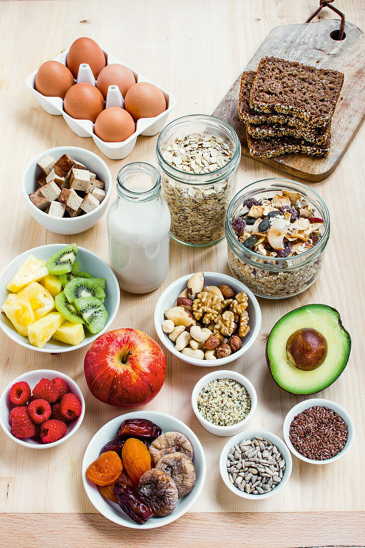 Bunte Zutaten für ein gesundes Frühstück