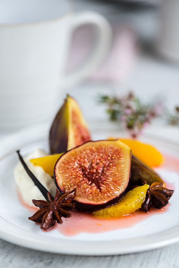 Baked figs and oranges in agave syrup