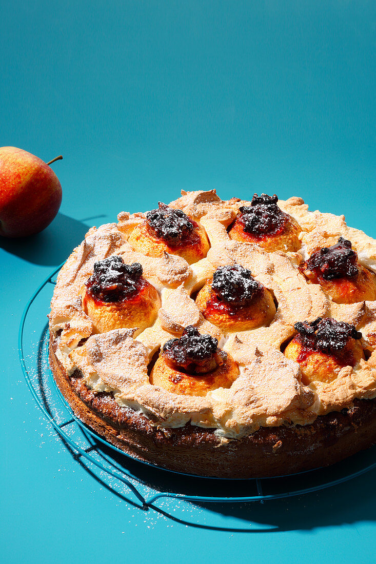 Baked apple cake (trend from the 1980s)