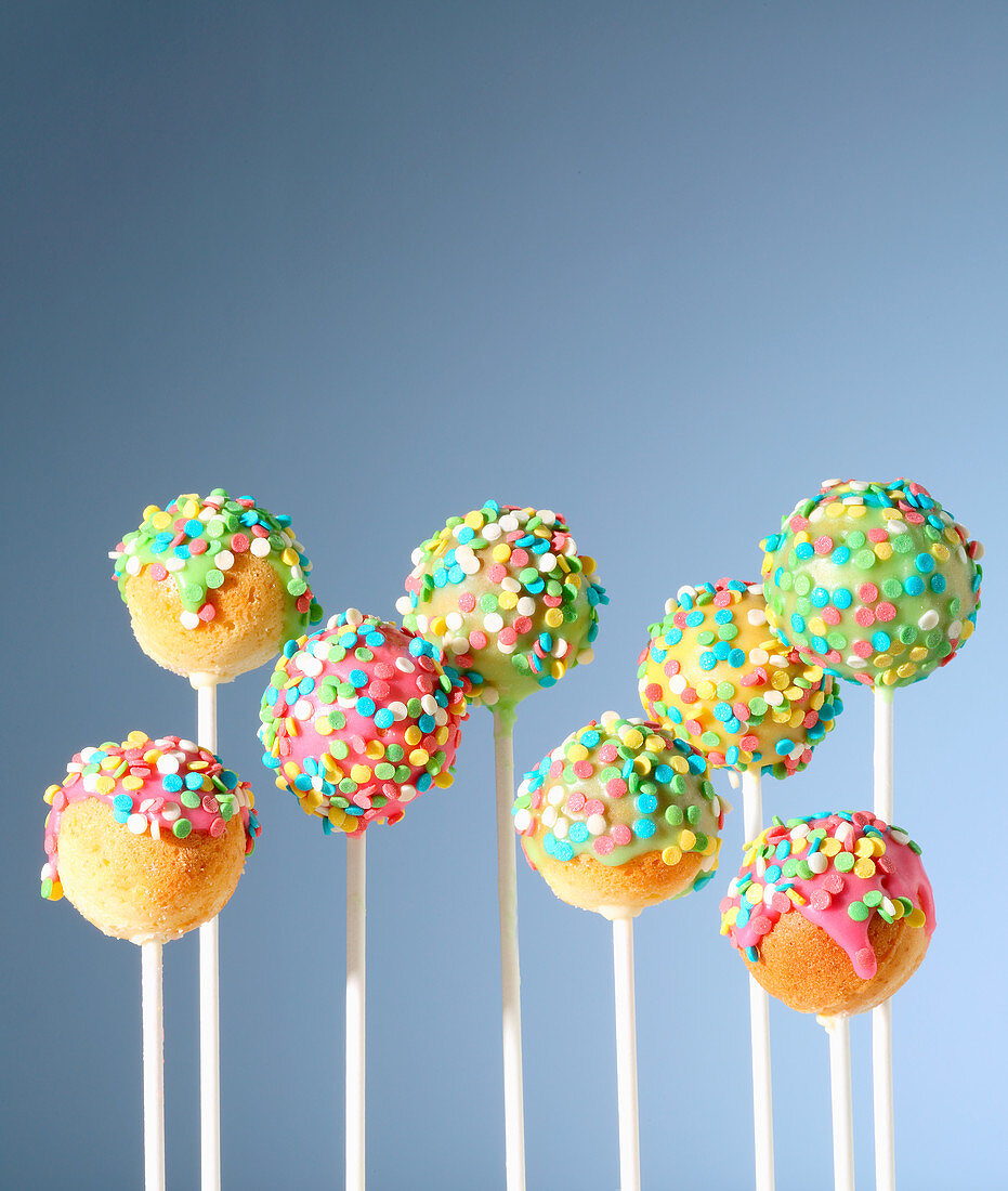 Confetti cake pops (trend from the 2010s)