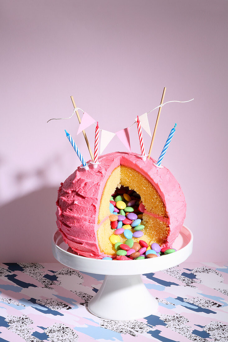 Piñata cake (trend from the 2010s)