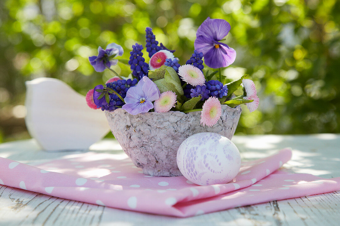 Osterstrauß aus Frühlingsblumen