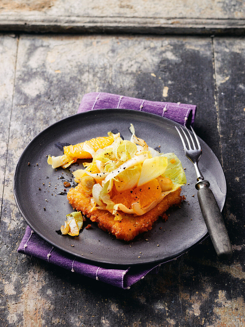 Gebratene Polenta mit warmem Chicorée-Orangen-Salat