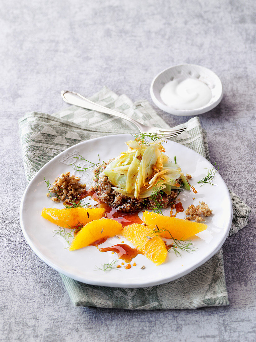 Frittiertes Getreide mit zweierlei Fenchel und Orangenfilets