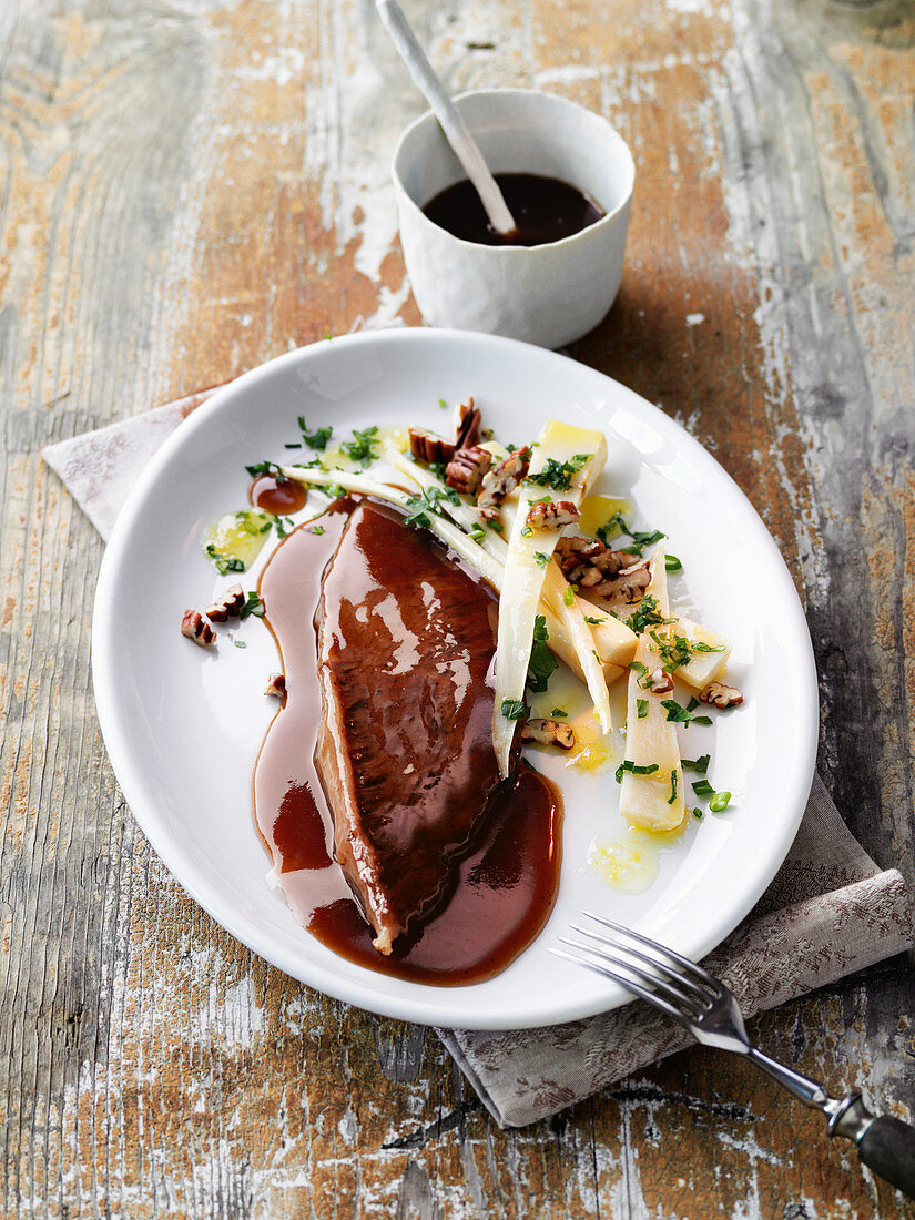 Braised beef shoulder with Hamburg parsley in salt dough