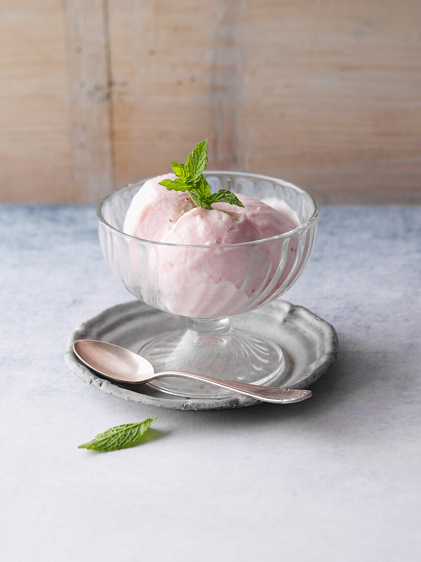 Frozen Raspberry Coconut Cream