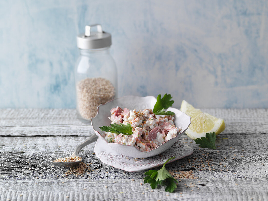 Cottage cheese with tuna fish, sesame seeds and parsley