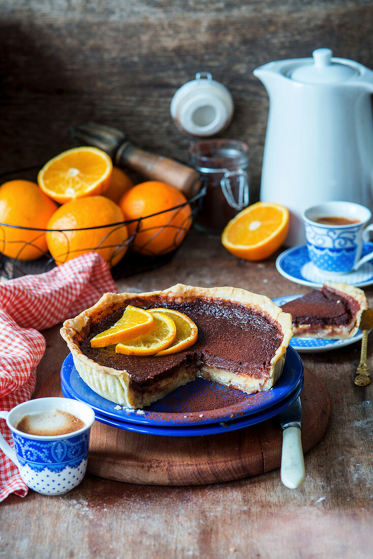 Schokoladen-Orangen-Kuchen, angeschnitten