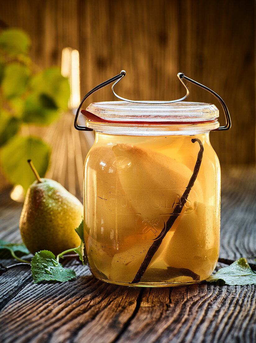 Preserved vanilla pears