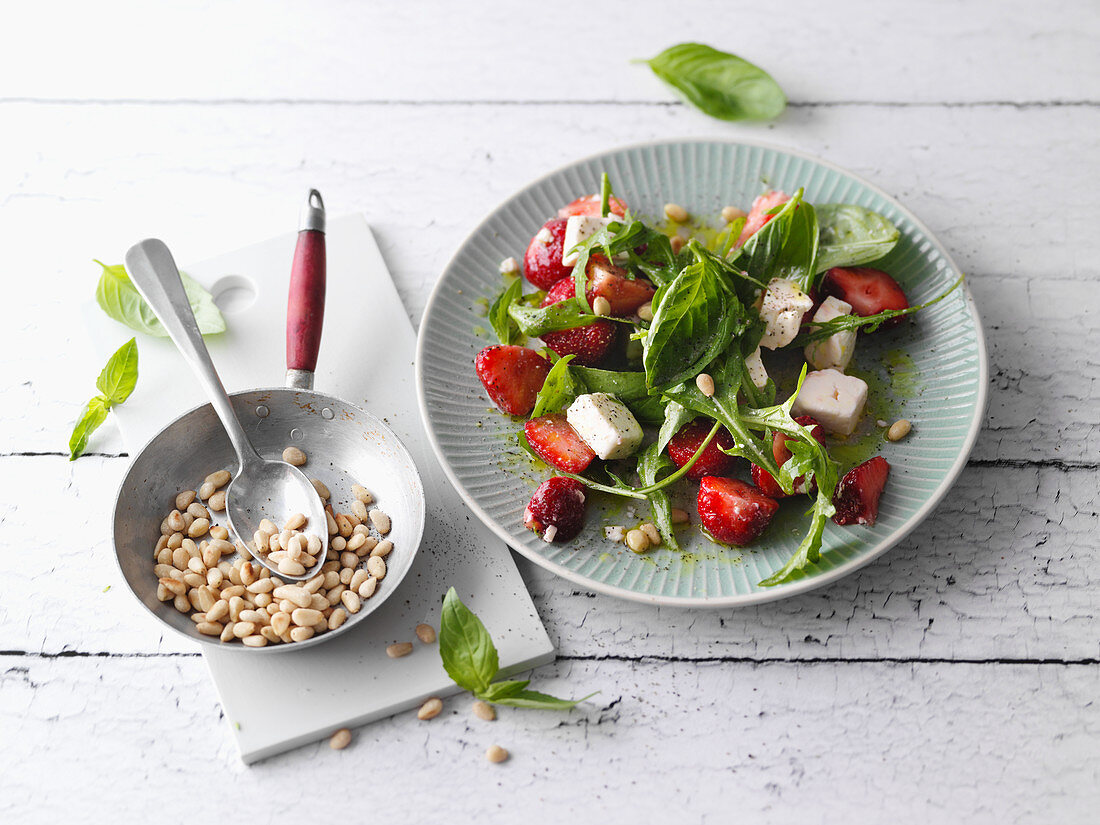 Rocket and strawberry salad with sheep's cheese and pine nuts