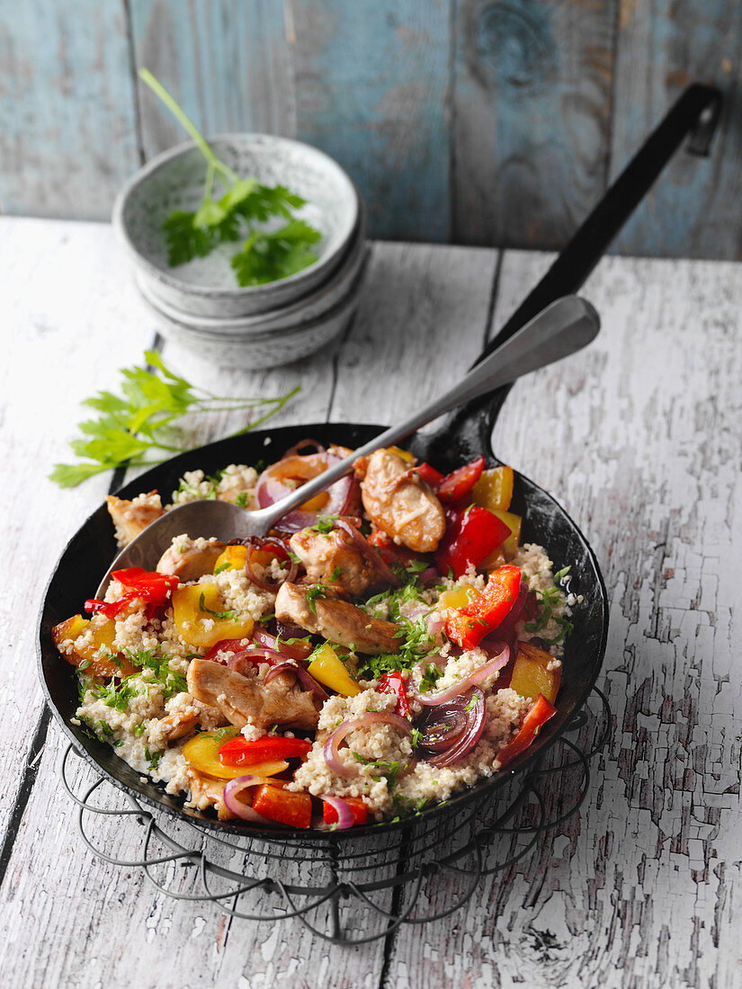 Fried quinoa and peppers with chicken breast