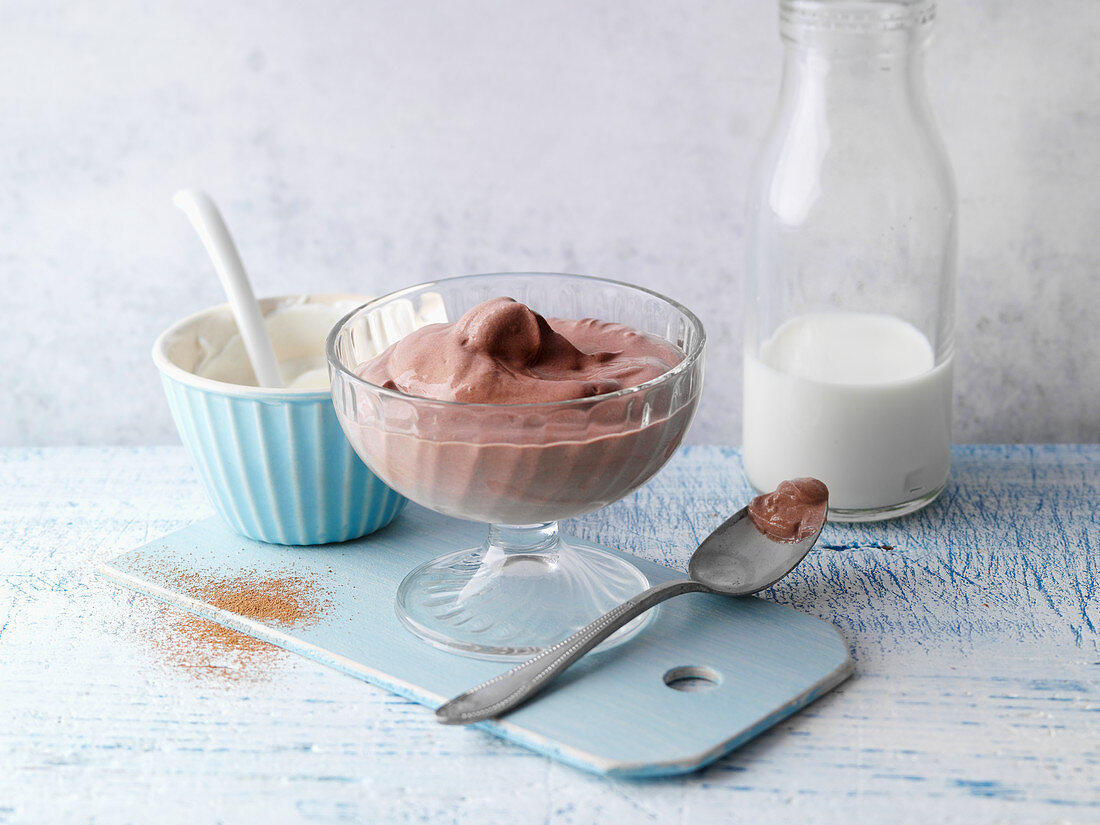 Light quark mousse au chocolat