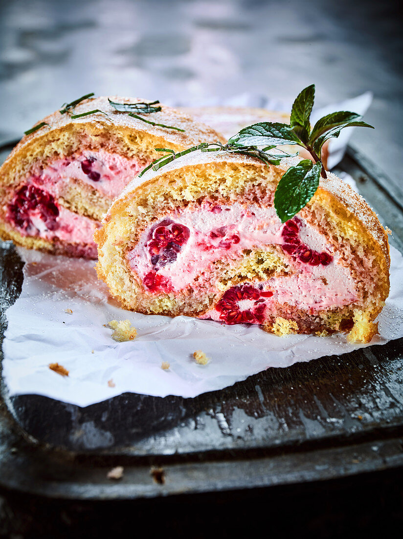 Swiss roll with raspberry cream