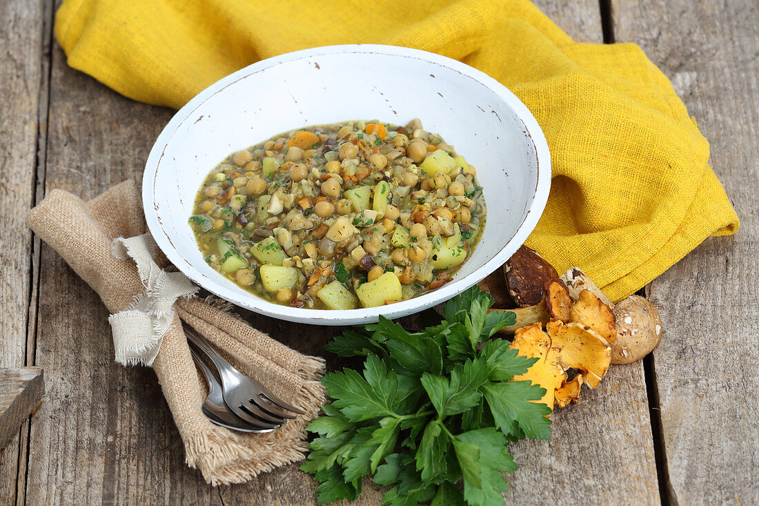Chickpea stew with vegetables and mushrooms (five-element-cooking)