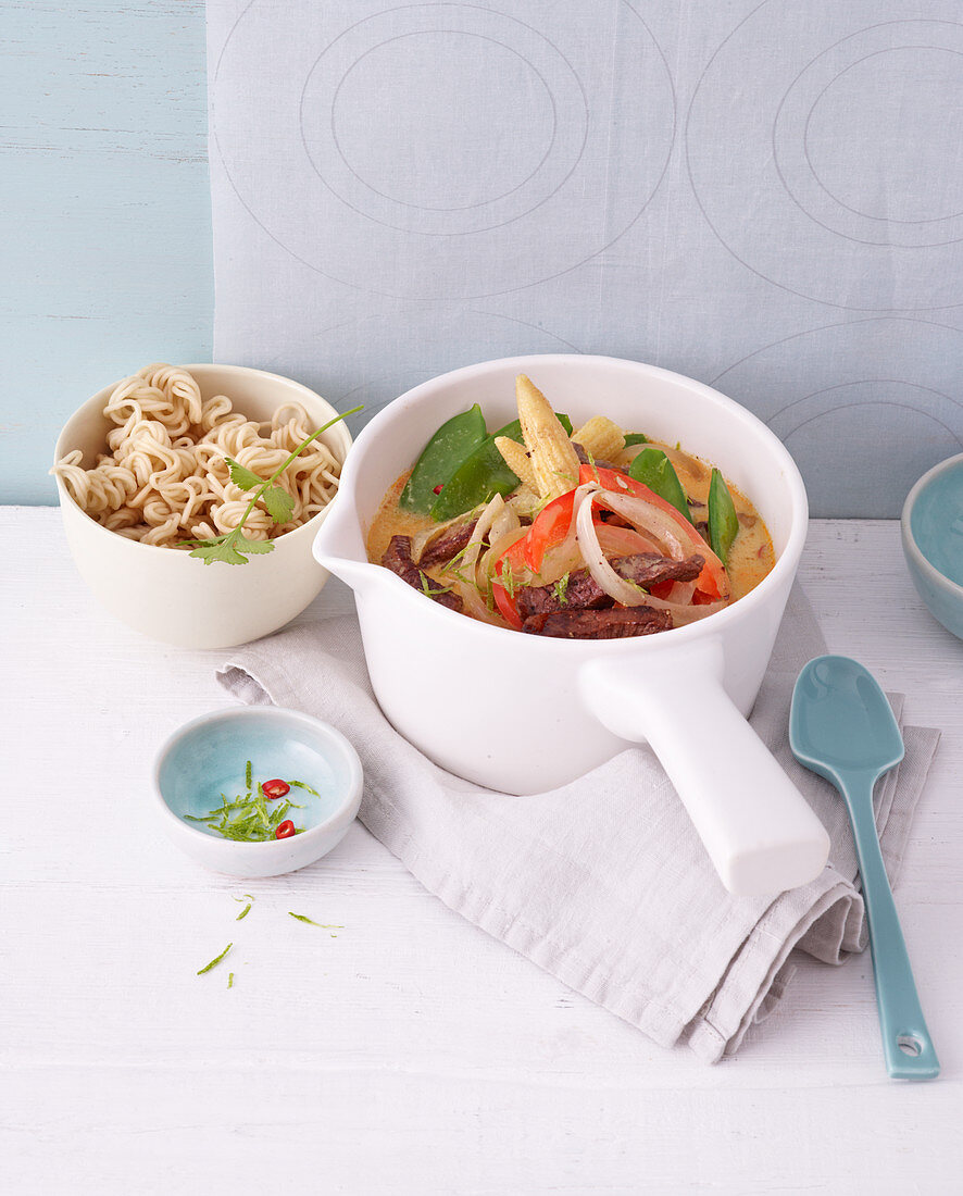 Low-calorie Thai curry with beef