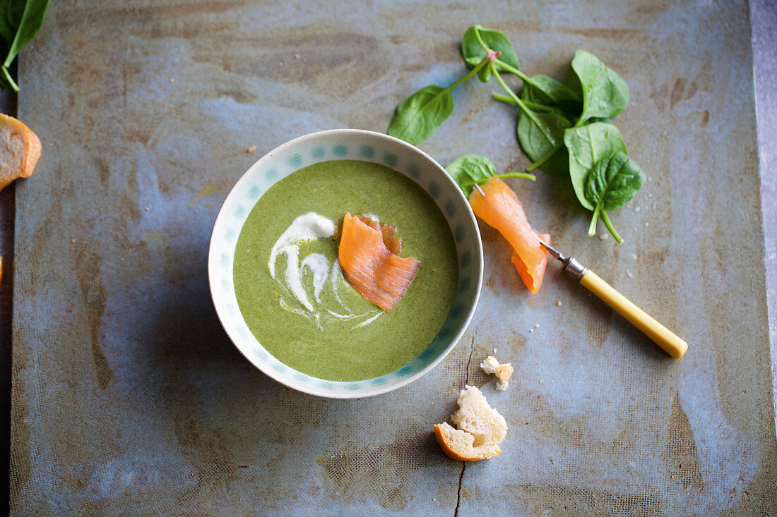 Spinach cream soup with smoked salmon