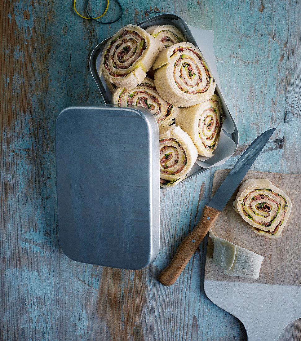 Tramezzini rolls with courgette, cream cheese and roast beef