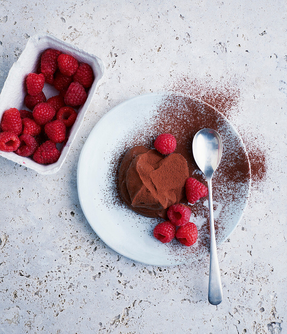 Avocado and chocolate mousse with raspberries