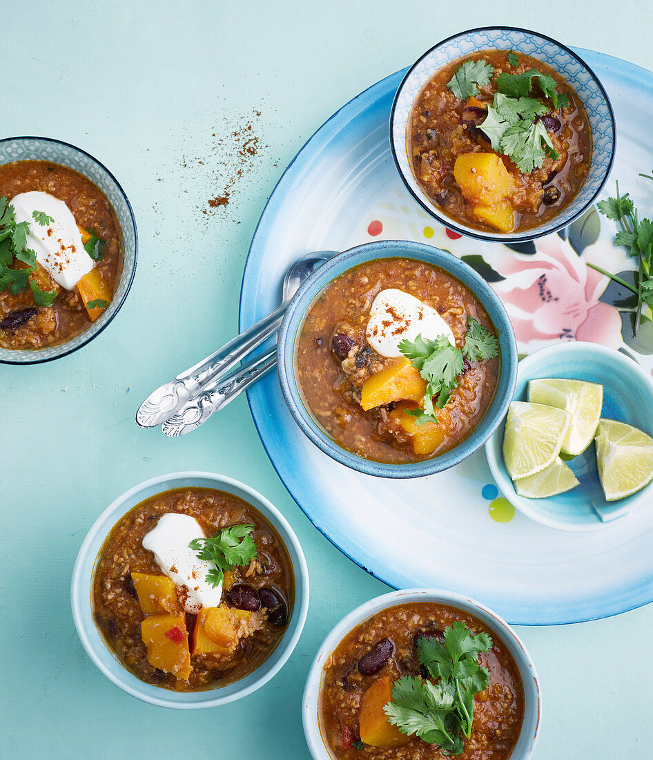 Chili con carne with pumpkin and dried apricots