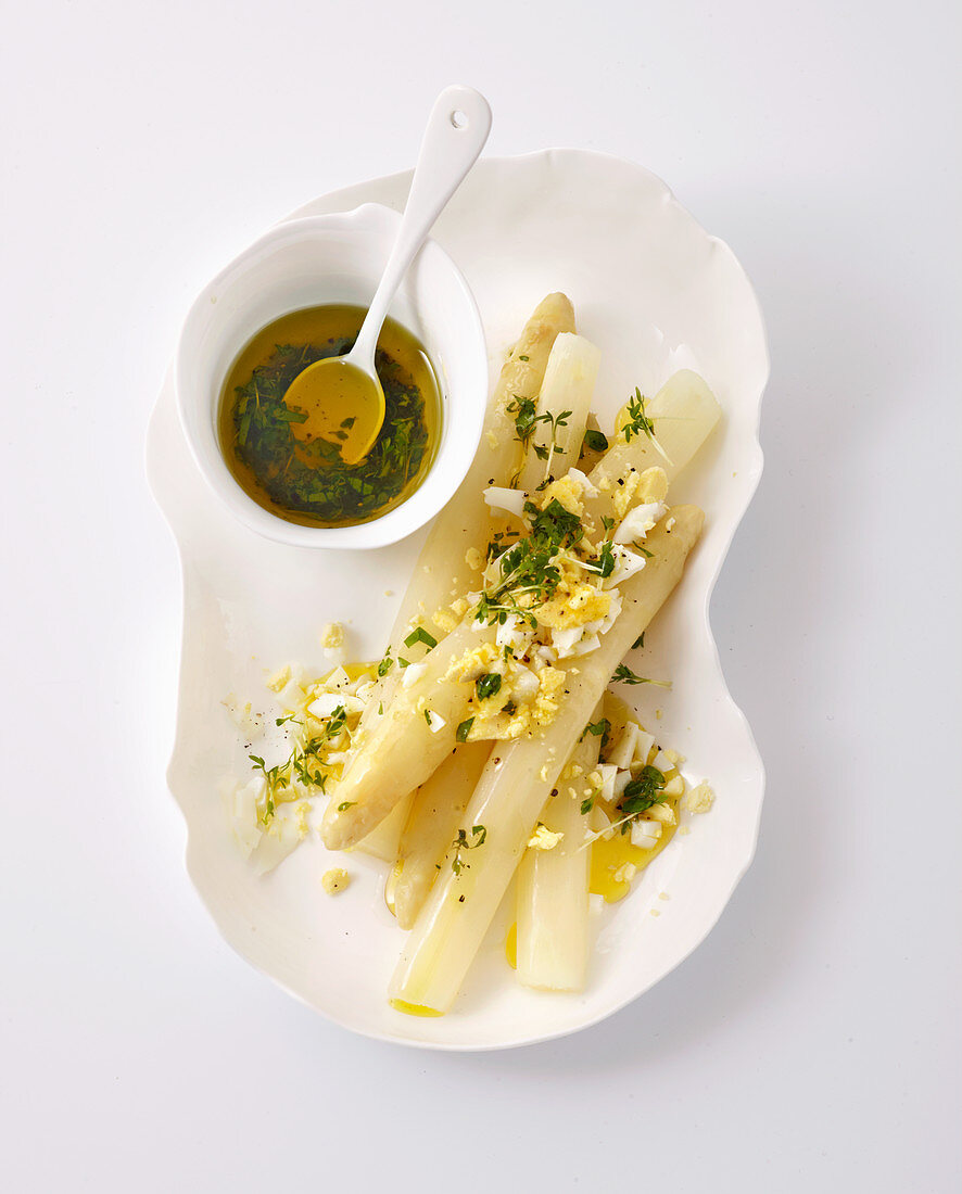 White asparagus with egg vinaigrette