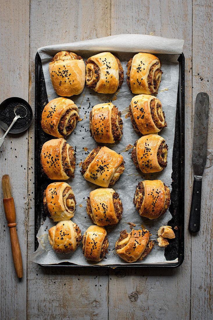 Gefüllte Brötchen mit Pilzen und Zwiebeln