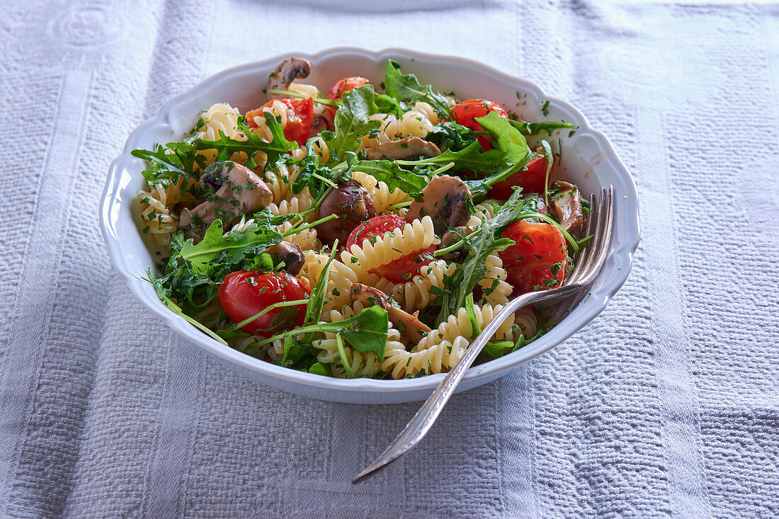 Fusilli with mushrooms, rocket and tomatoes