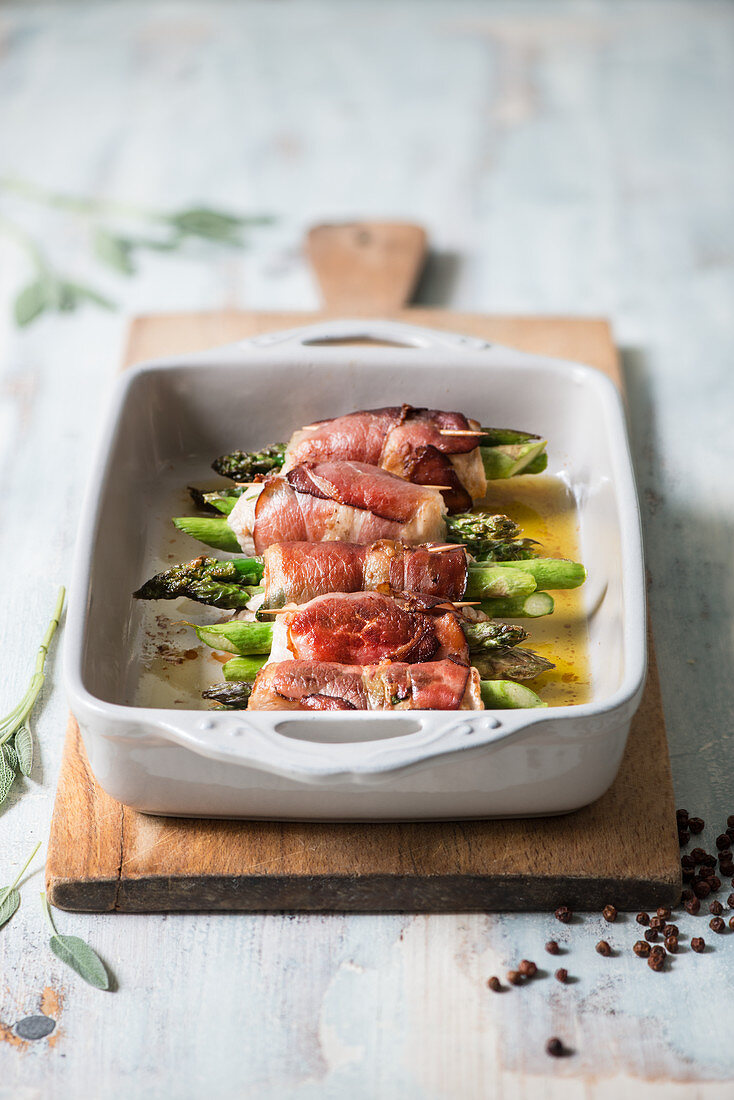 Asparagus and bacon saltimbocca with turkey fillet