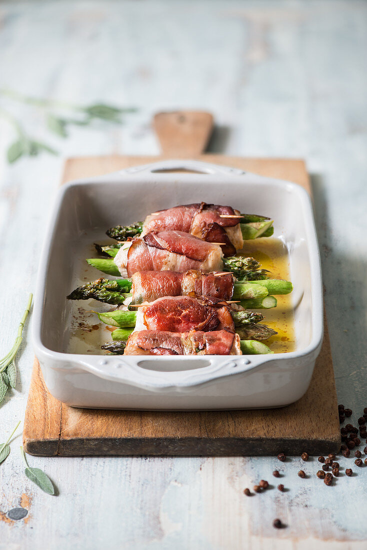 Spargel-Speck-Saltimbocca mit Putenfilet