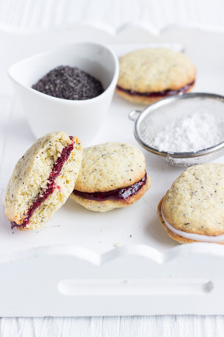 Poppyseed whoopie pies with eggnog and chocolate