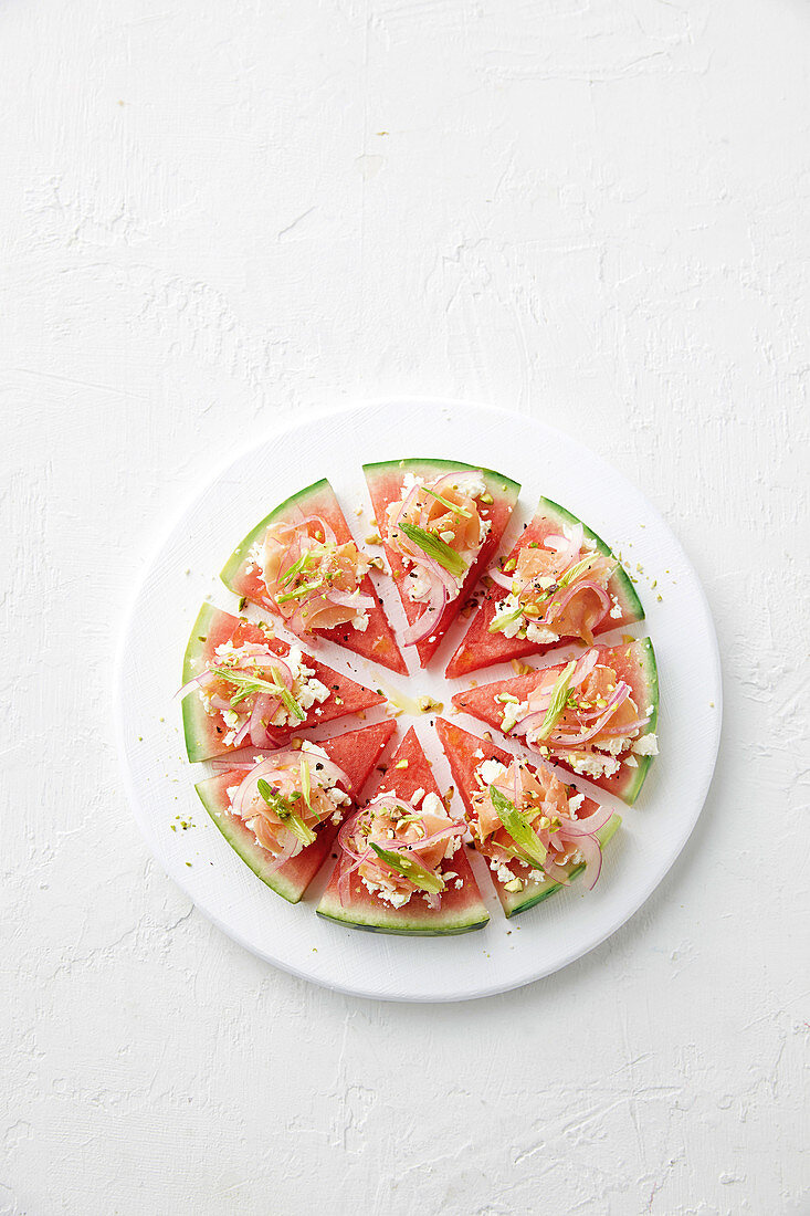 Wassermelonenpizza mit Prosciutto und Feta