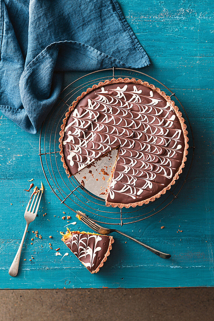 Chewy golden syrup and chocolate tart