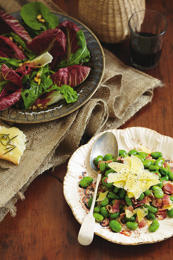 Radiccho and rocket salad with balsamic dressing