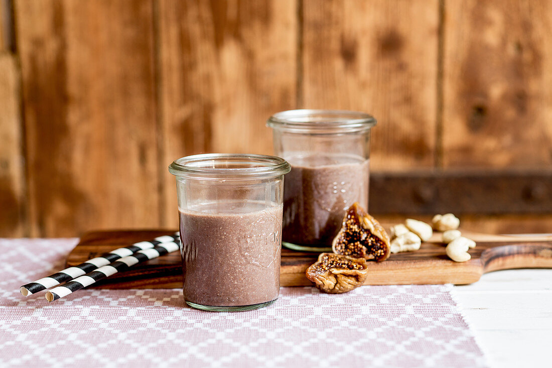 Cashew-cocoa with figs