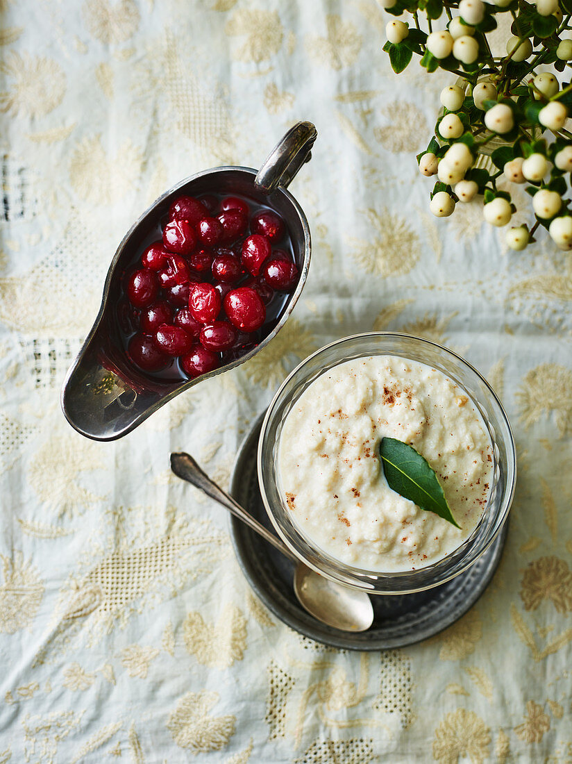 Brotsauce und Cranberrysauce