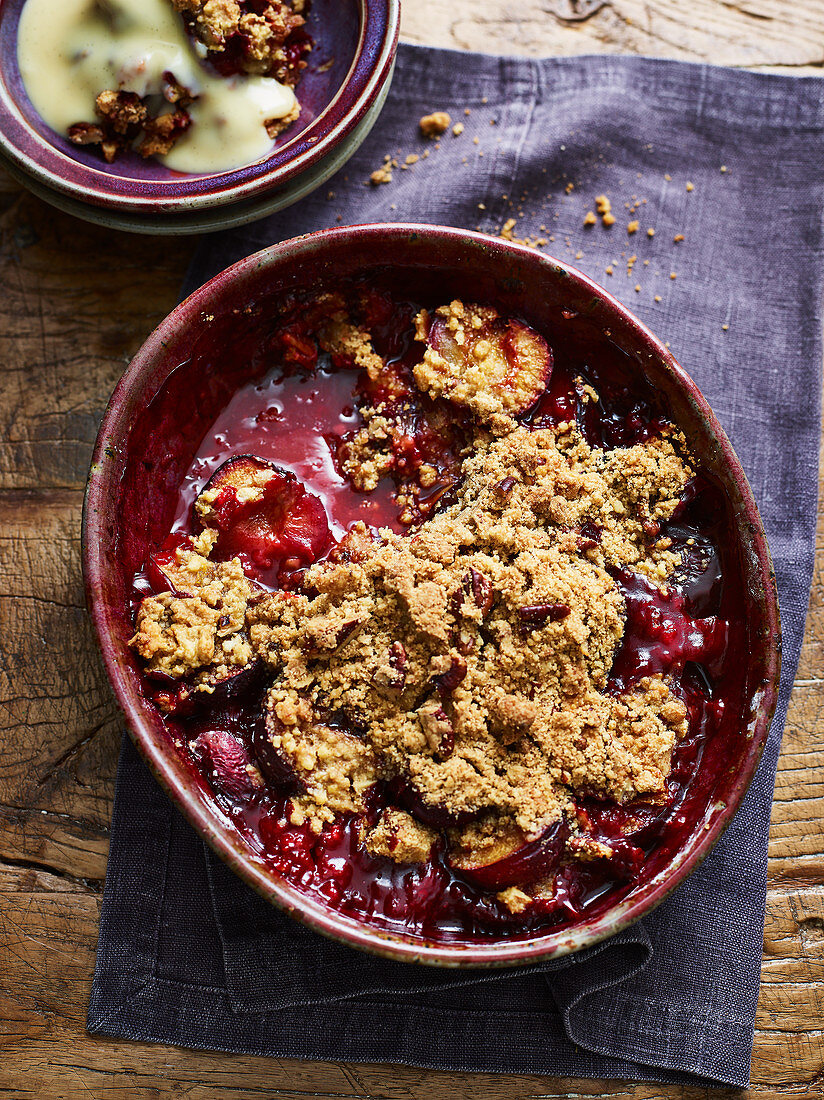 Plum crumble with vanilla sauce