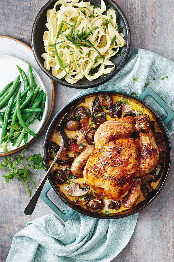 Fried chicken stroganoff with tagliatelle and green beans