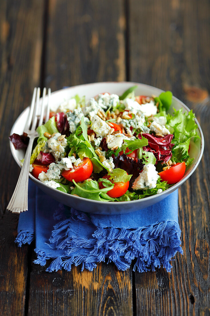 Salad with blue cheese and cherry tomatoes