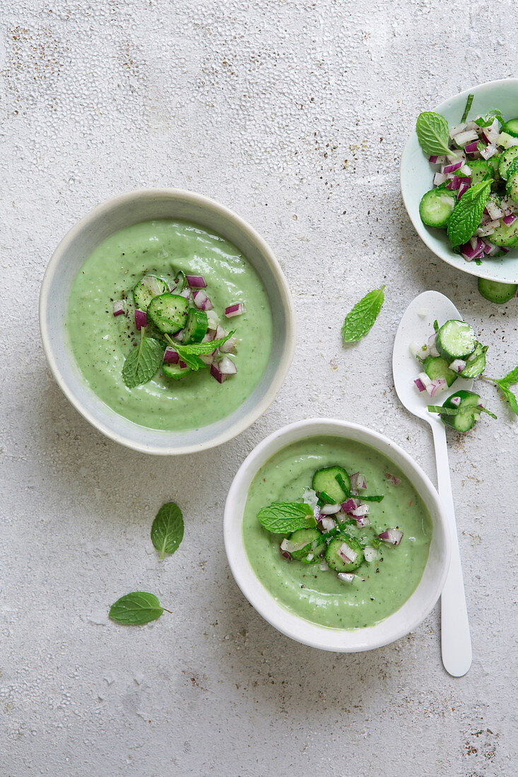 Avocado-Gurken-Suppe mit Minze (vegan)