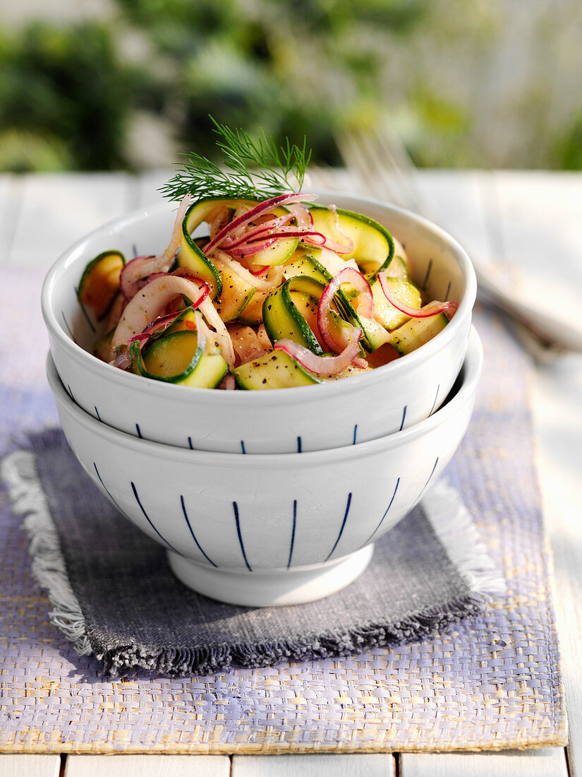 Salad with zucchini and red onions