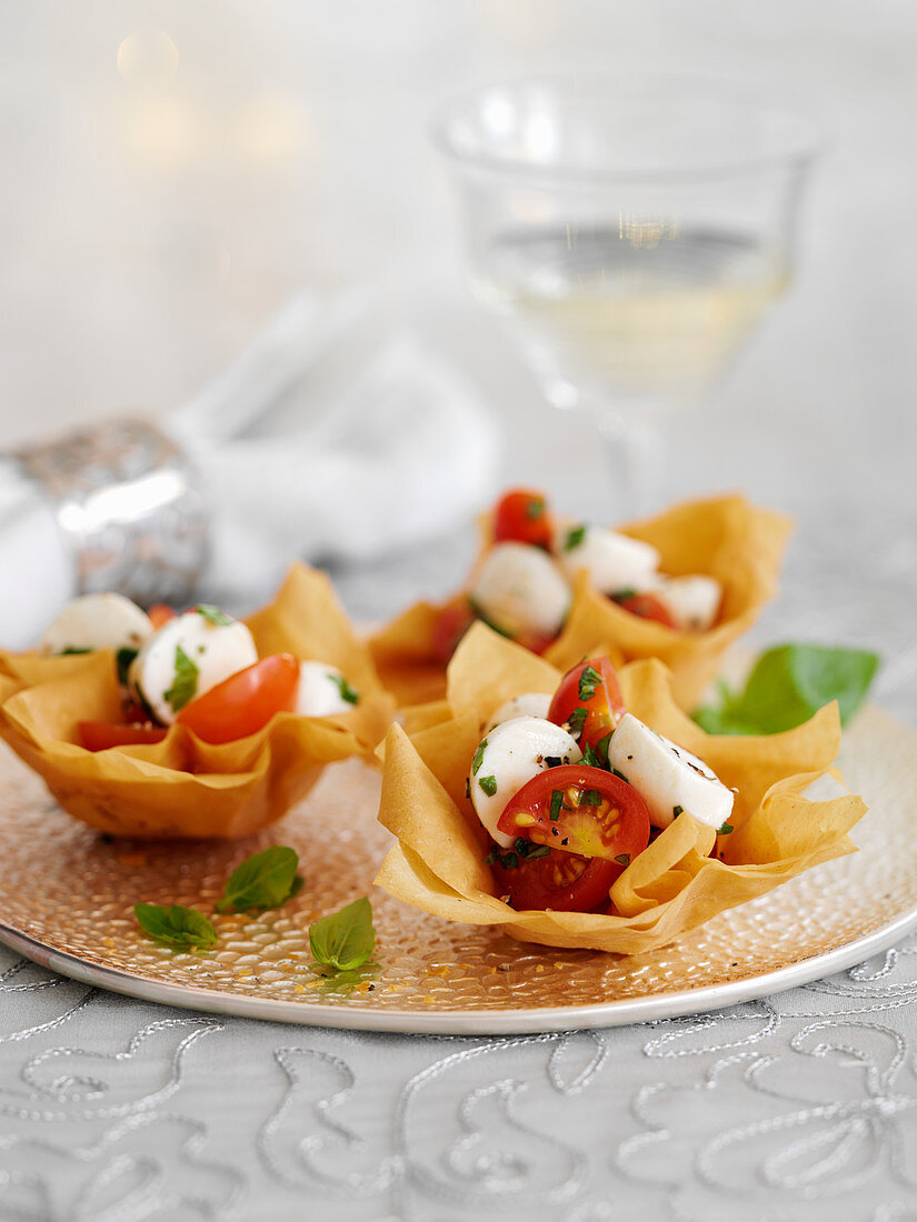 Tartlets with mozzarella and tomatoes
