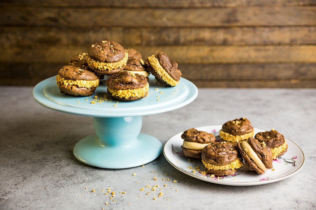 Brownie-Plätzchen, gefüllt mit Erdnussbuttercreme