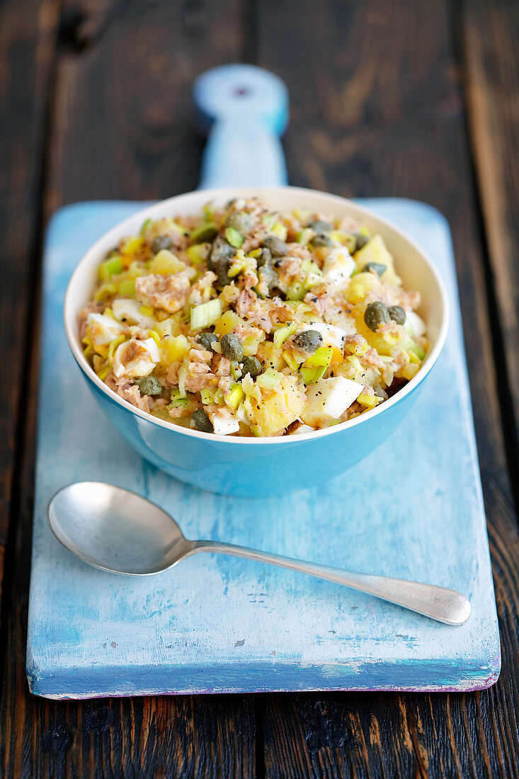 Kartoffel-Thunfisch-Salat mit Ei, Lauch und Kapern