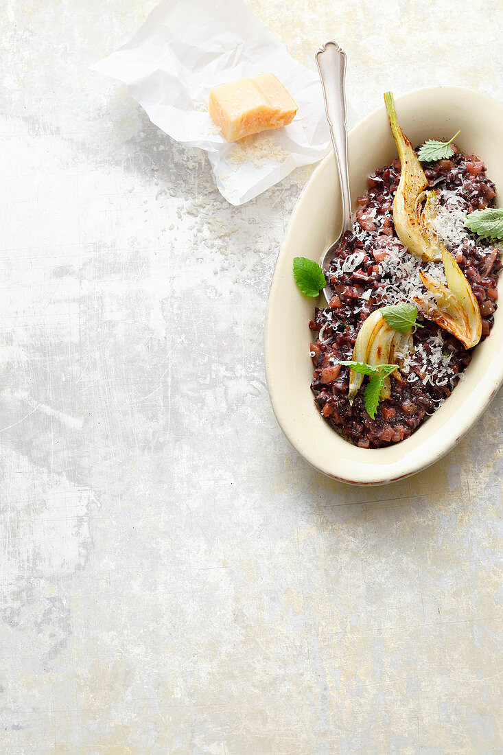 Fennel risotto with black rice and mushrooms