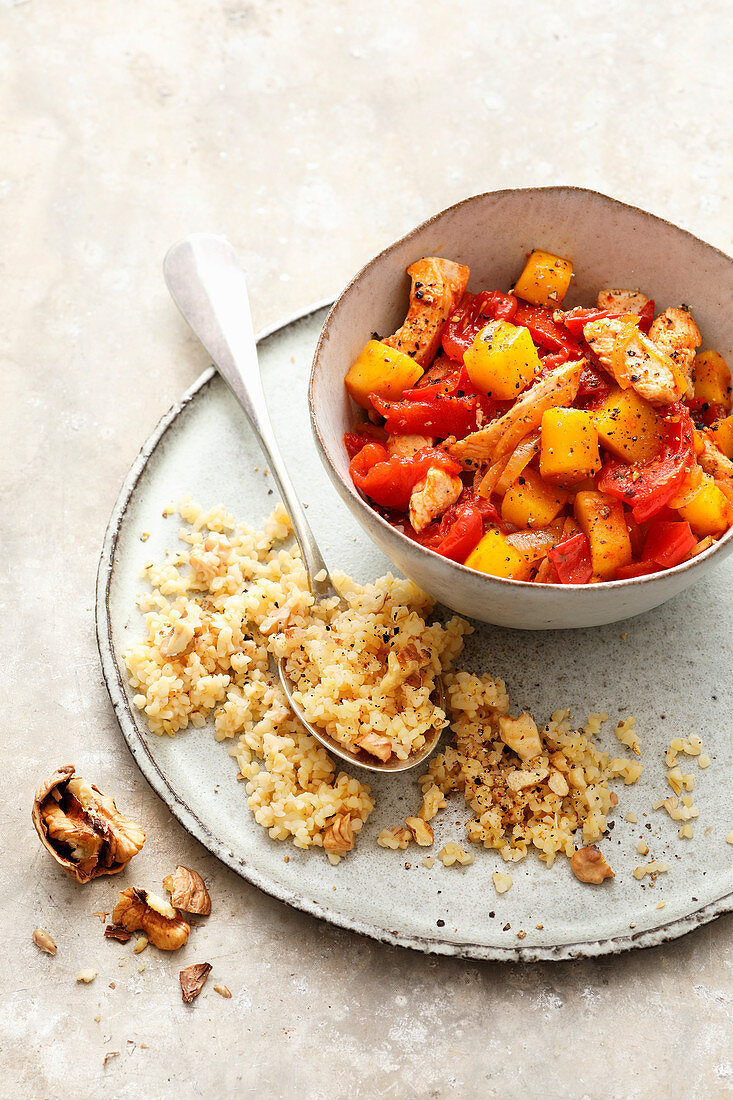 Mango-Tomaten-Hähnchen mit Bulgur