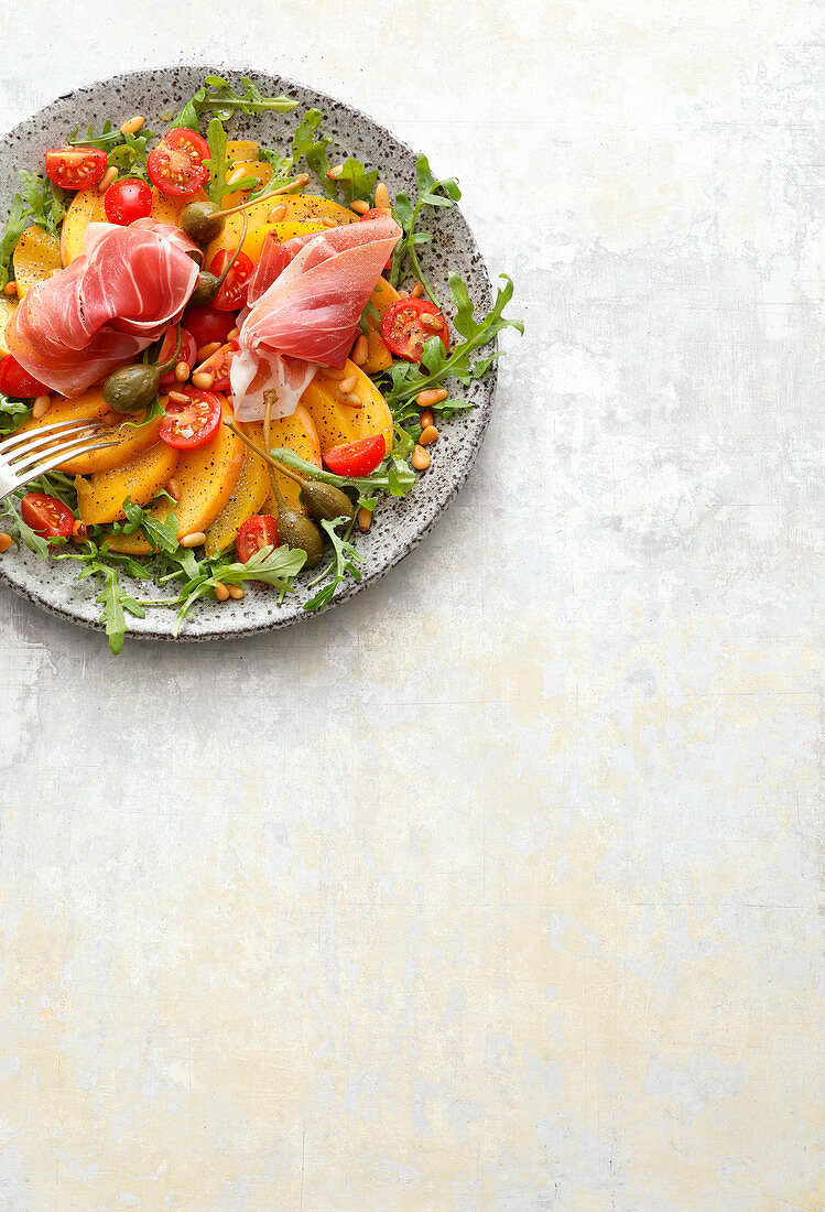 Peach and nectarine salad with ham and capers