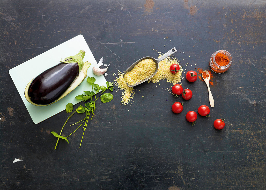 Bulgur, aubergines, tomatoes and paprika powder