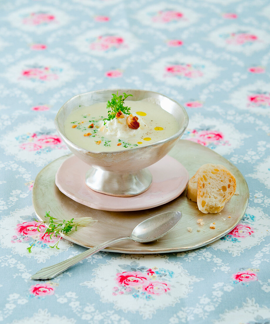 Jerusalem artichoke soup with hazelnuts and cress