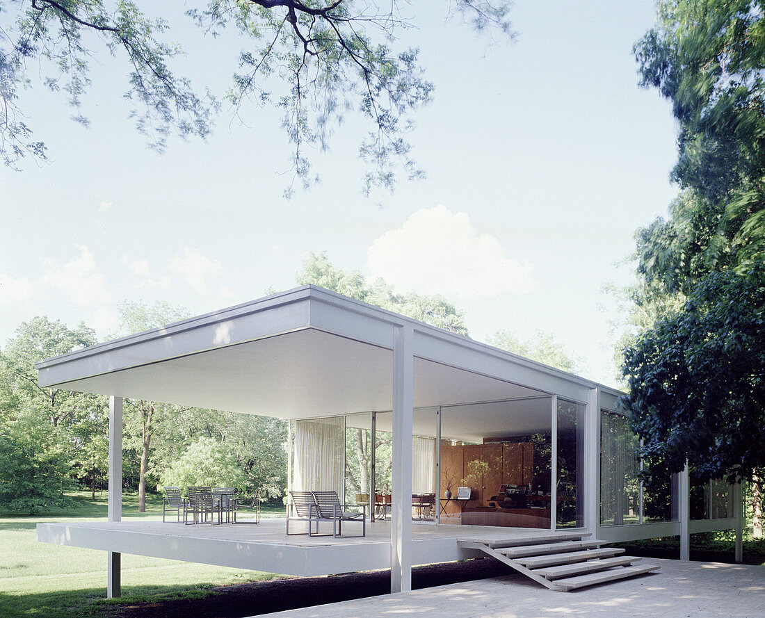 Bungalow on stilts with roofed terrace