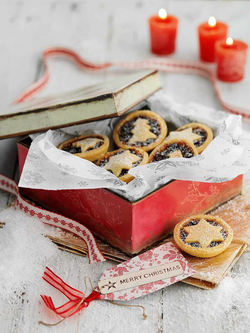 Mince pies in a biscuit tin (Christmas)